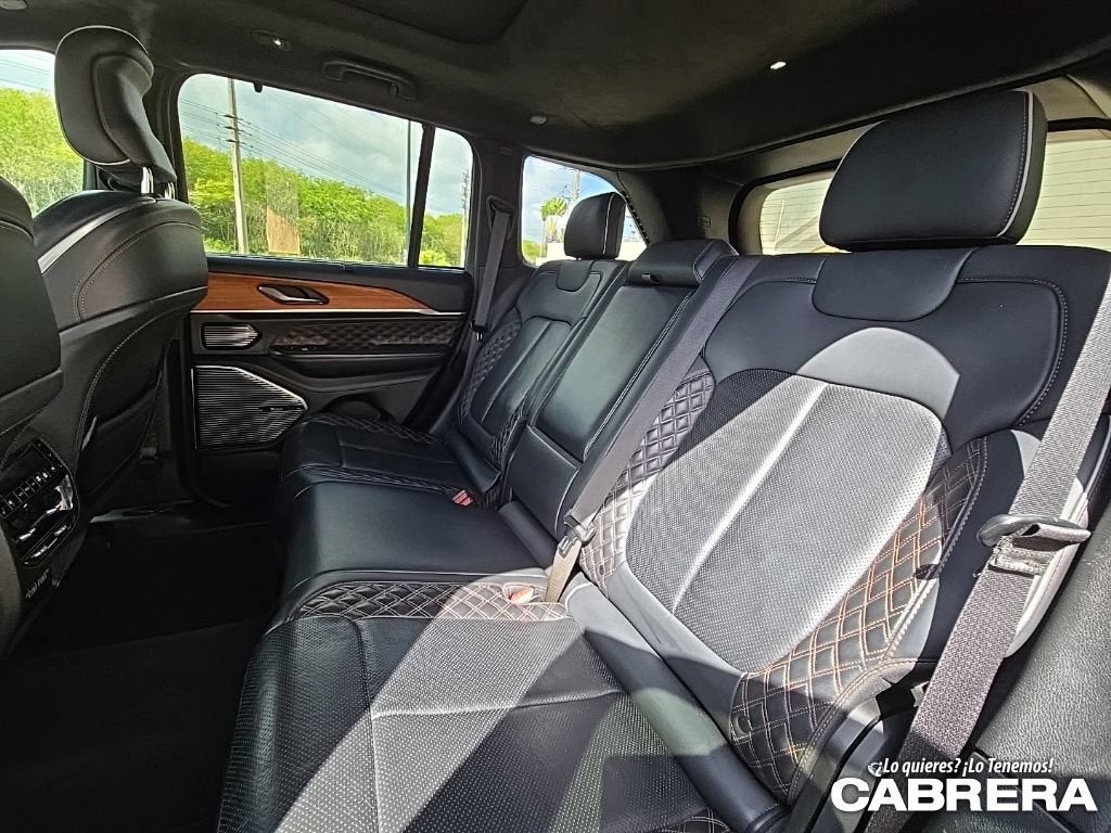 2022 Jeep Grand Cherokee Summit Reserve
