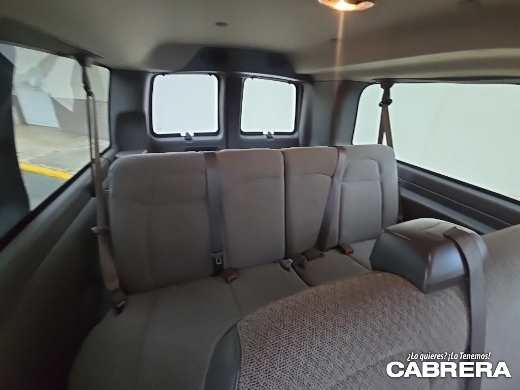 2024 Chevrolet Express Passenger 3500 1LT