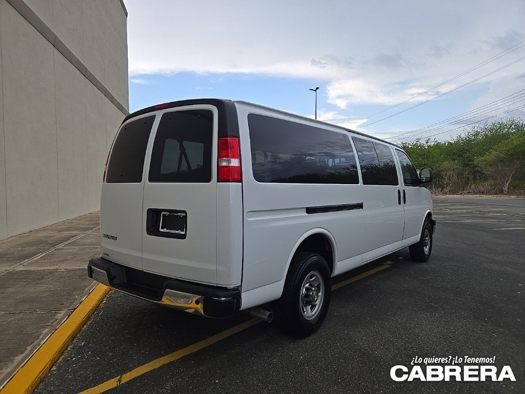 2024 Chevrolet Express Passenger 3500 1LT