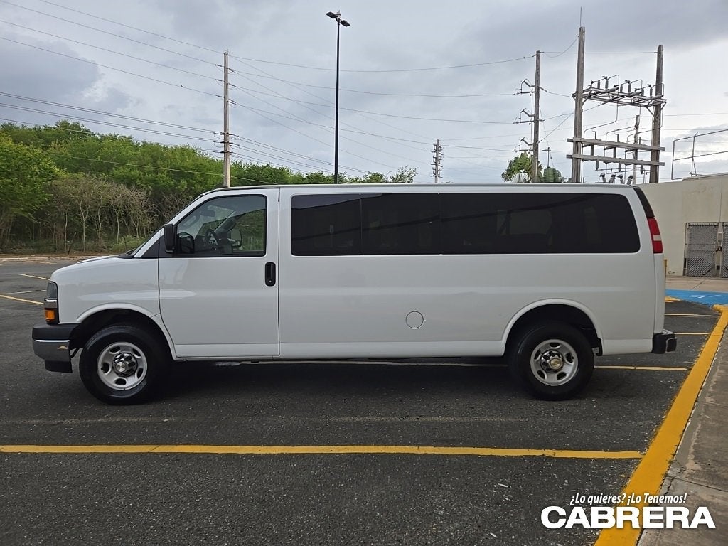2024 Chevrolet Express Passenger 3500 1LT