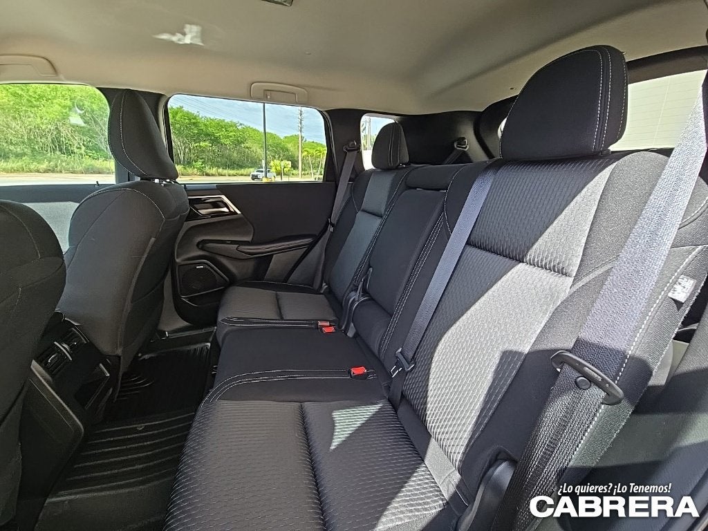 2025 Mitsubishi Outlander ES