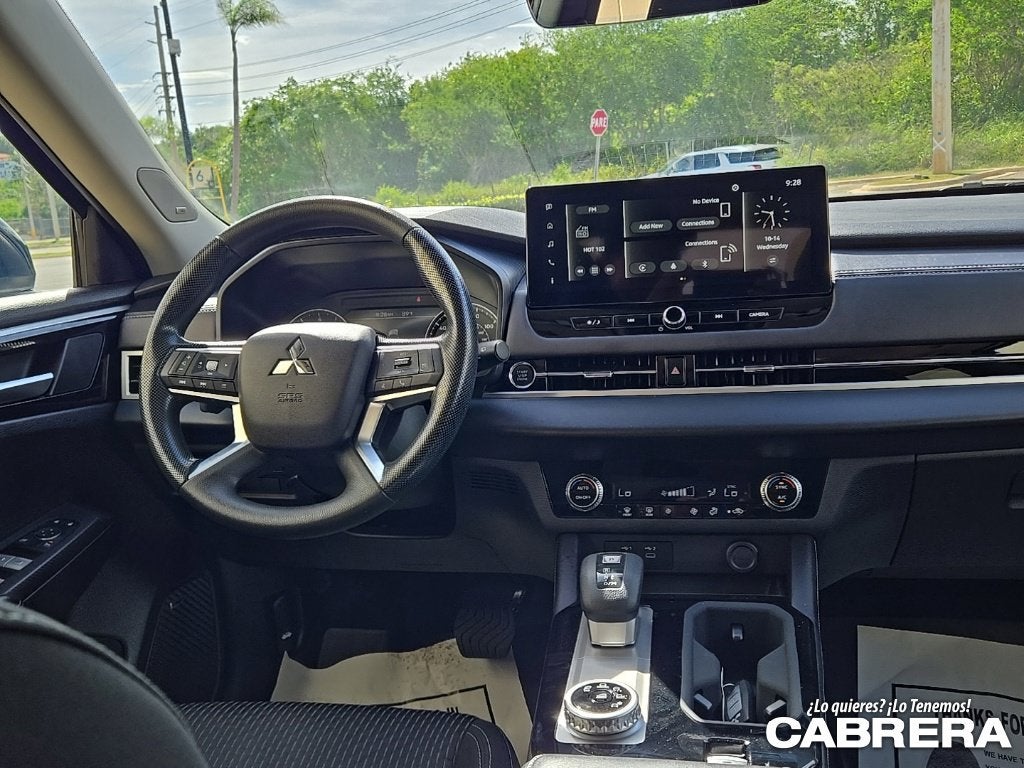 2025 Mitsubishi Outlander ES