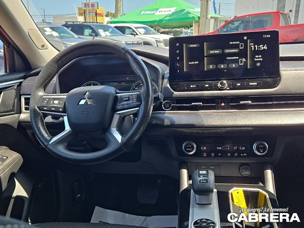 2026 Mitsubishi Outlander ES