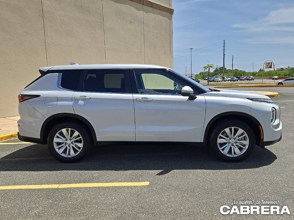 2026 Mitsubishi Outlander ES