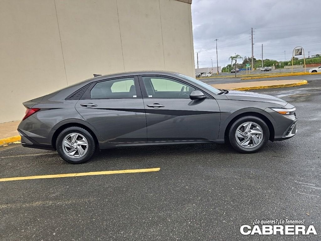 2024 Hyundai Elantra SE