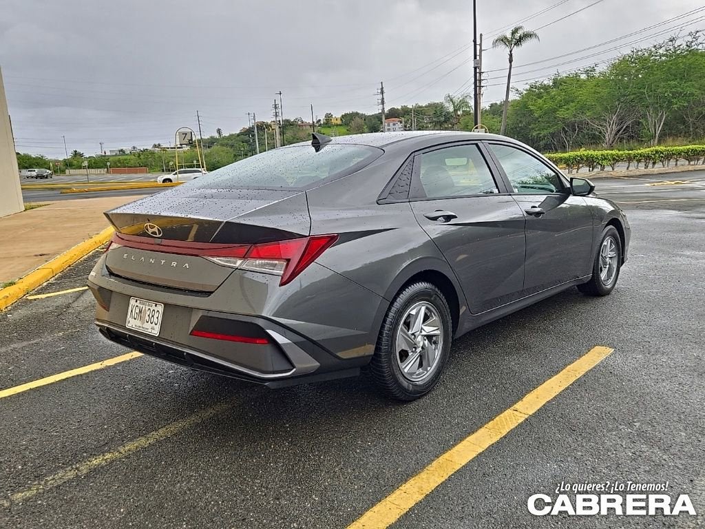 2024 Hyundai Elantra SE