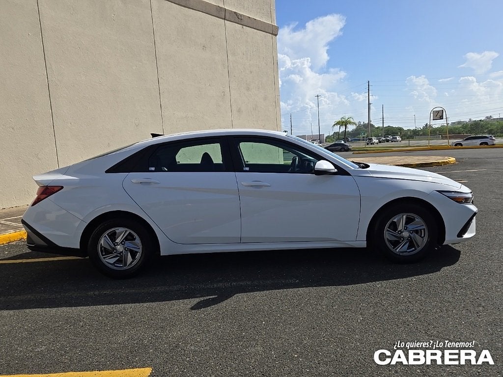2024 Hyundai Elantra SE