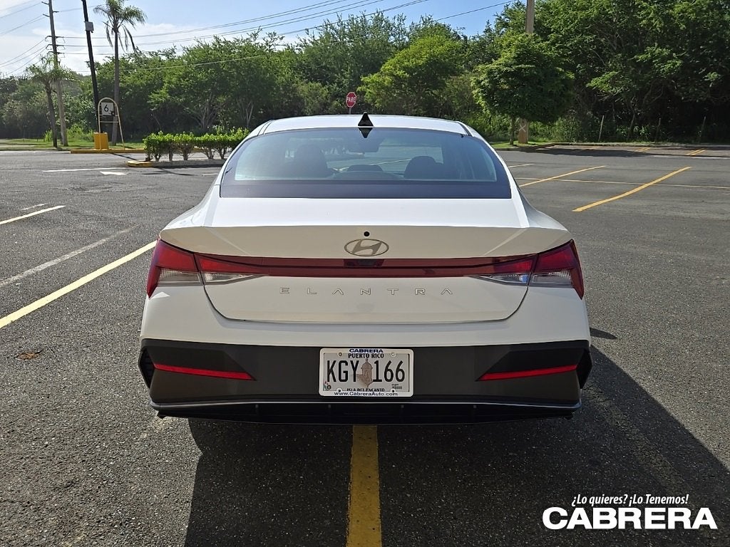 2024 Hyundai Elantra SE