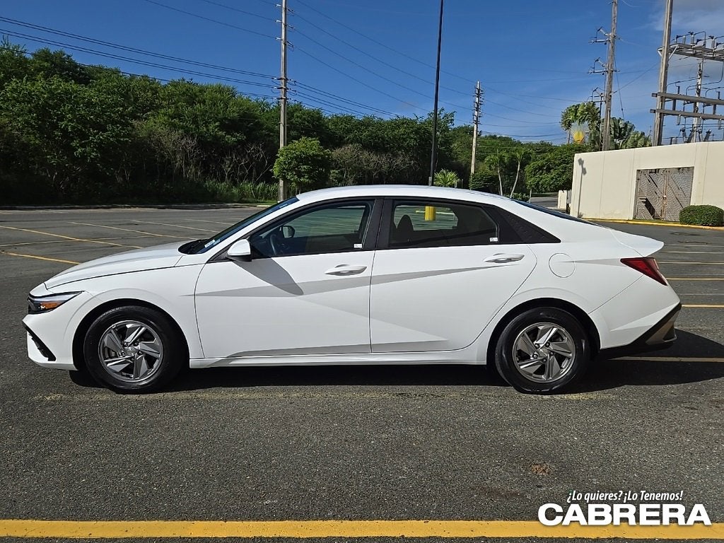 2024 Hyundai Elantra SE