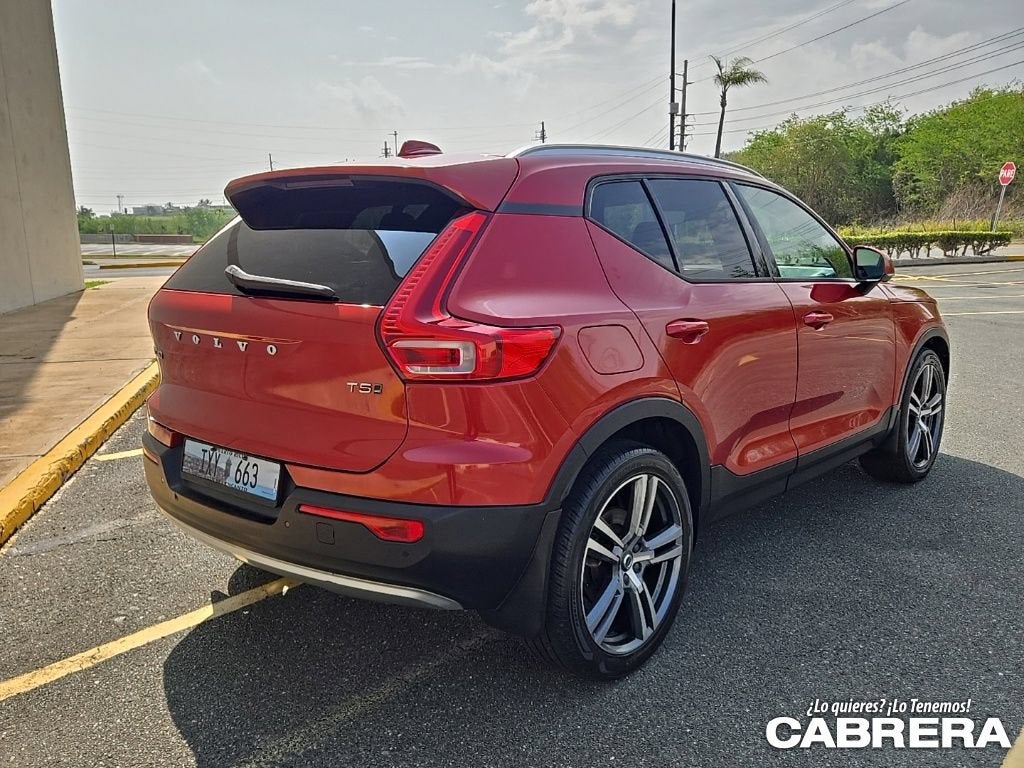 2019 Volvo XC40 Momentum