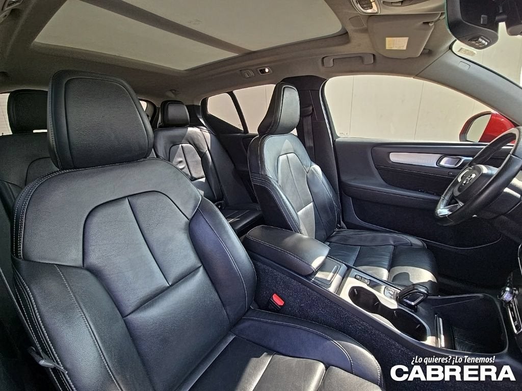2019 Volvo XC40 Momentum